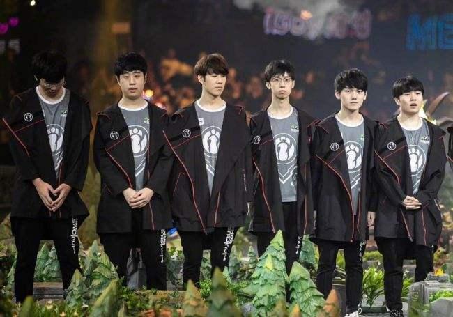 而库里面对 而库里面对