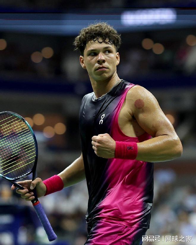 经让莱万成 经让莱万成